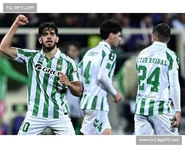 贝蒂斯小将阿布德突破倒地，获对手伸手扶起显体育精神